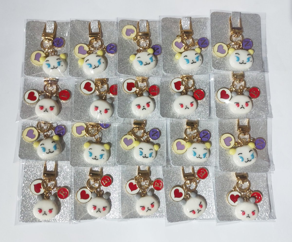 nunucheekies's tweet image. Will be handing out a very limited number of handmade moi and muhmo keyrings this Saturday hehehe they're all flawed and imperfect but I enjoyed making them so I hope whoever gets these will be a little bit happier, too! See you po ❤️💜✨

#LKRVgeungnwa
#hangGeungNwayon