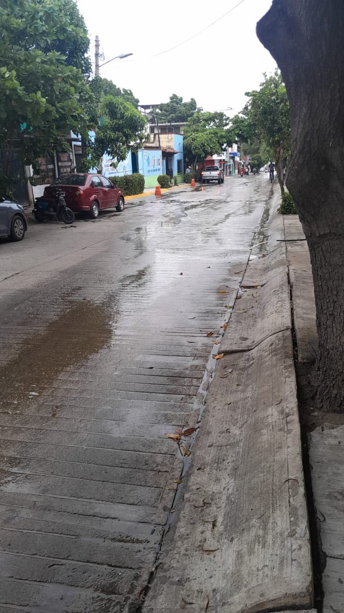 IVANCORALITOS's tweet photo. Gracias @salomonj por visitar ayer #PuertoEscondido los ciudadanos lo invitamos para caminar por las calles donde diario salen las aguas negras 💩 ni el municipio y ninguna dependencia de su gobierno es capaz de resolver. Ayúdenos a cuidar el destino y el turismo @NADIASANABIA https://t.co/oBmNkEBjSU