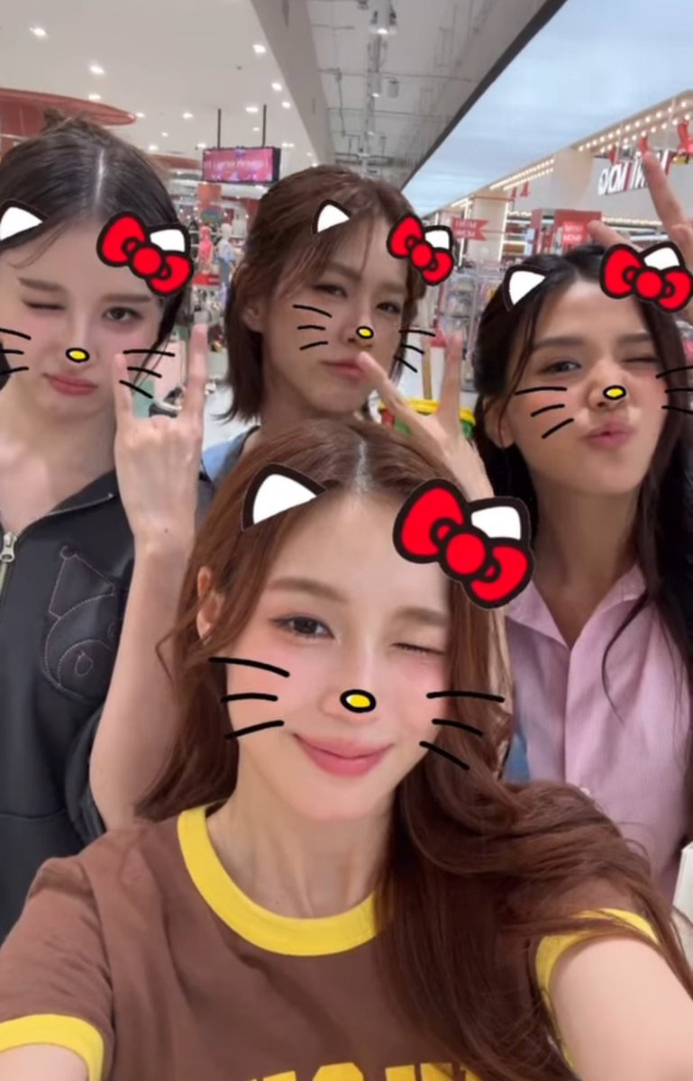 คิตตี้น่าย้ากมาก 🥺

#emibonnie #เอมี่บอนนี่ #emiamily #beonnnie