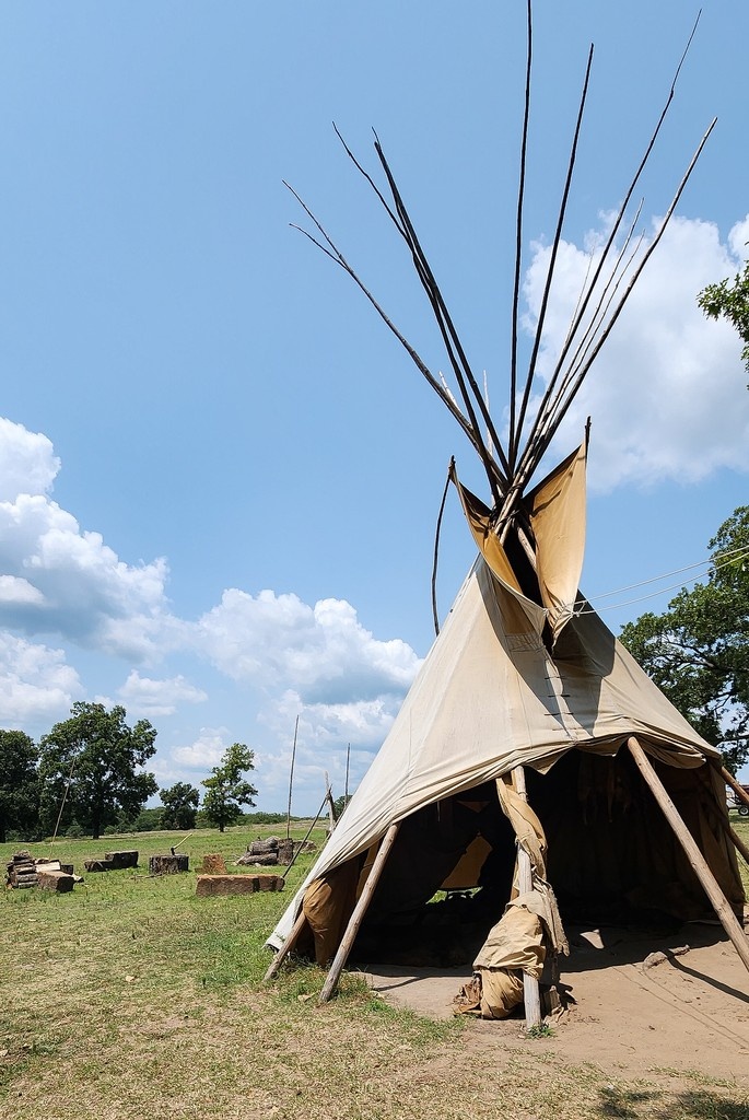 9 AM- Don’t forget our Mountain Man Camp is open 10 am – 4:30 pm every day that Woolaroc is open! They would love for you to stop in for a trip through history!
#livinghistory #mountainmancamp #mountainmen