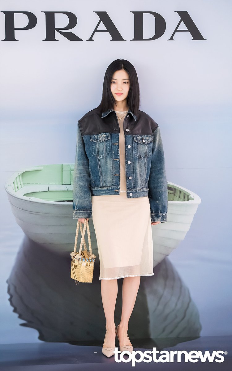 (📸) คุณ #คิมแทรี ที่งานอีเว้นท์ Prada Summer Pop-Up store วันนี้ค่ะ

พี่สาว Prada คนสวยยย~ ✨🔥
#KimTaeRi #김태리