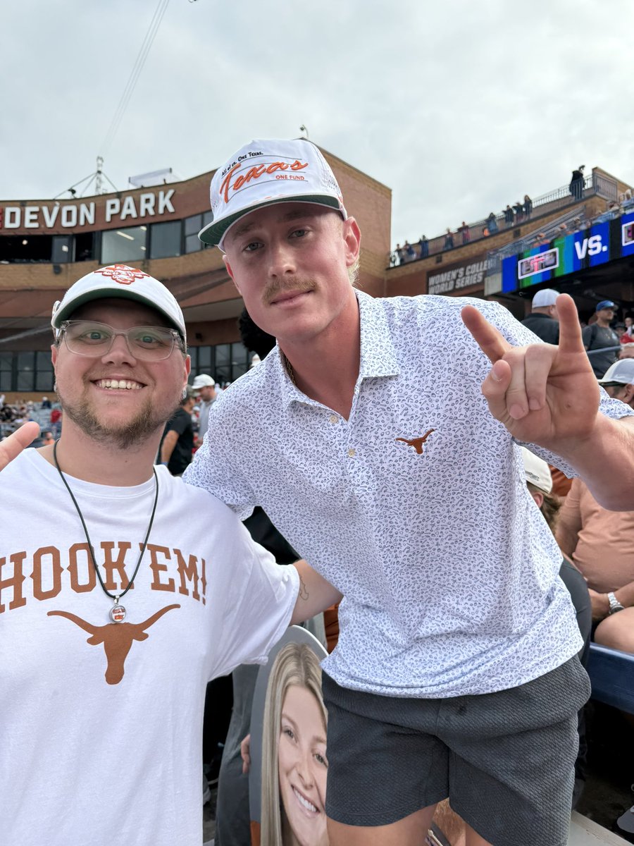 Harvey93x's tweet photo. Before the poetic ending to the @TexasSoftball game last night, finally got to meet @KimbleSchuessl1 thanks for the picture Schuess! https://t.co/a1oILPMRVy