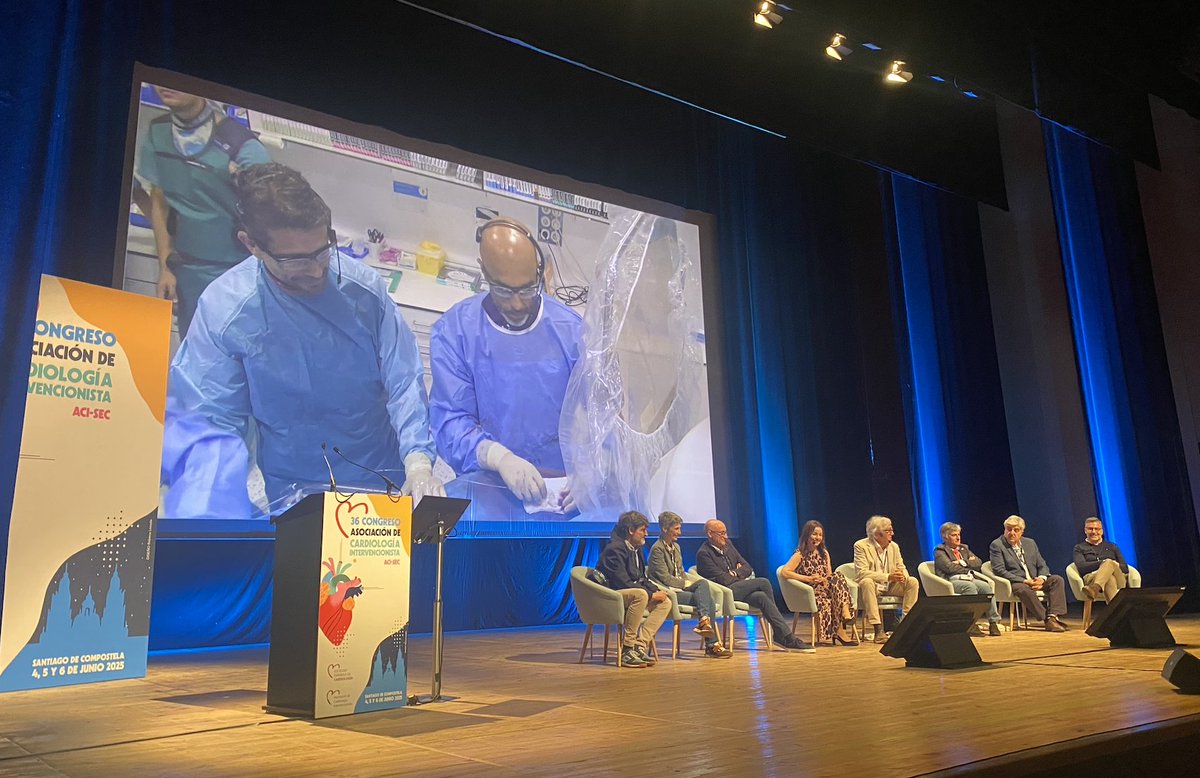 ACI-SEC: Hemodinamica (@shci_sec) on Twitter photo 🔴 Caso en vivo desde el Hospital Universitario de A Coruña. Los doctores <a href="/xacobeflores/">Xacobe Flores Rios</a> y <a href="/Guillermo4ldama/">Guillermo Aldama</a> abordan una intervención en paciente con enfermedad multivaso.
Técnica, decisión y experiencia en directo.
🫀 #ACISEC2025 🔴 Caso en vivo desde el Hospital Universitario de A Coruña. Los doctores <a href="/xacobeflores/">Xacobe Flores Rios</a> y <a href="/Guillermo4ldama/">Guillermo Aldama</a> abordan una intervención en paciente con enfermedad multivaso.
Técnica, decisión y experiencia en directo.
🫀 #ACISEC2025