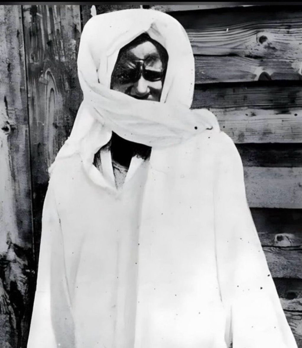 Baay_diagne's tweet image. Xamouma dara 
Amouma dara 
Mënou më dara 
Wayé sama borom baam më boleek Sëriñ bi la yëkk ni ñakatouma dara 
JËRËJËFËTI SËRIÑ TOUBA