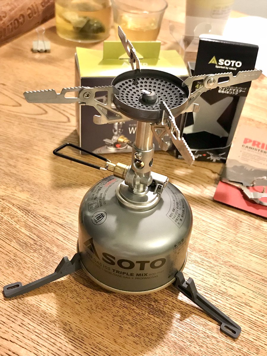 s_n_mame's tweet image. #SOTO のウィンドマスター、アップデート！⤴️
この前のキャンプでゴトクが小さくてフライパンが乗らない問題が発覚したので、オプションの4本ゴトクとプリムスのスタンドを追加♪
メーカーは違うけどまぁ規格品だから普通に使えて、小さなOD110缶でも安心して使えそうだ♪🔥🍳