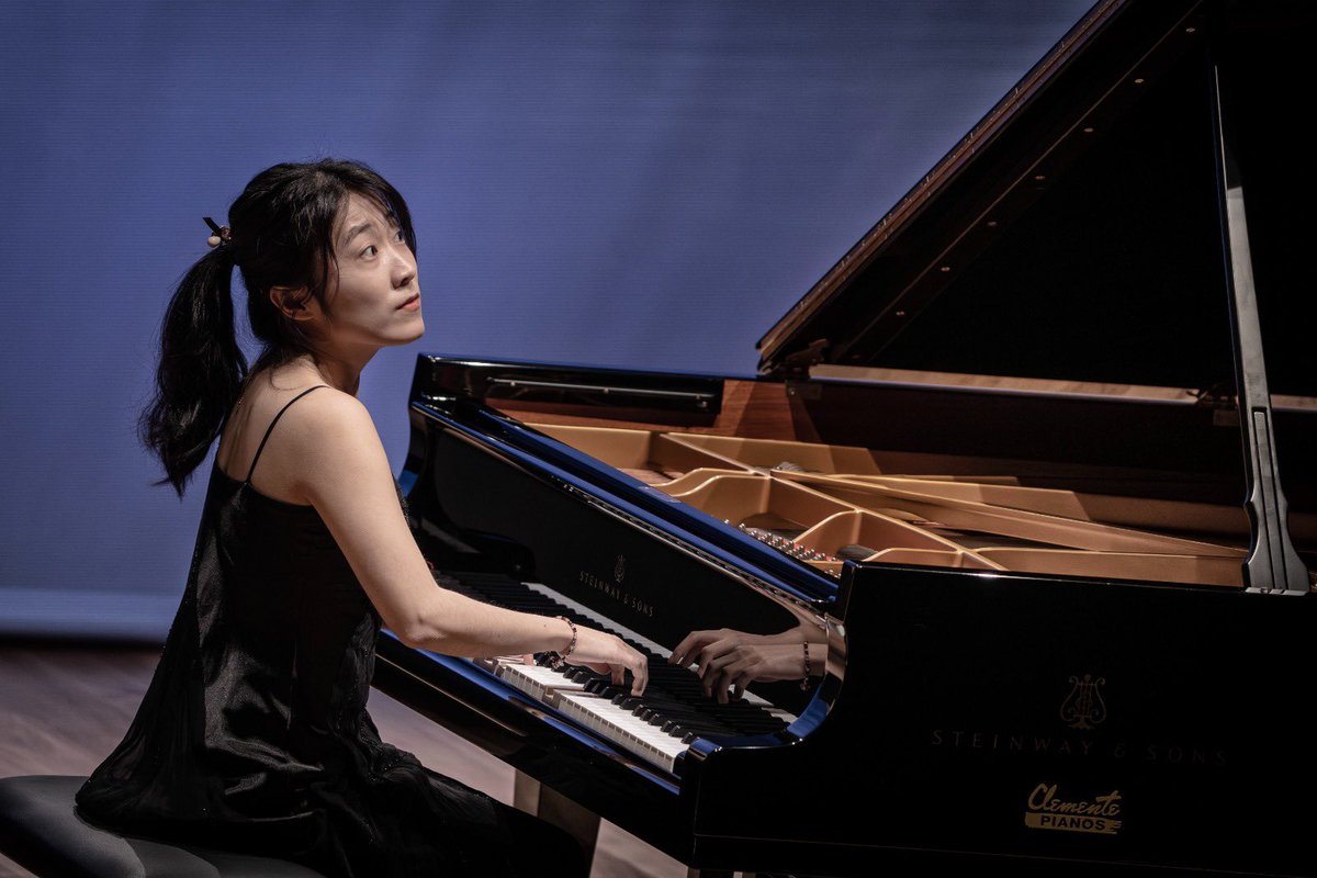 premi_iturbi's tweet photo. 🎹 Una primera jornada espectacular en el Concurso Iturbi con las actuaciones de Hyelee Kang, Yifan Wu, García Piquer, Emin Kiourktchian y García Oliva. Continuamos hoy 🎹

#Iturbi2025 https://t.co/fPedoVu2Wb