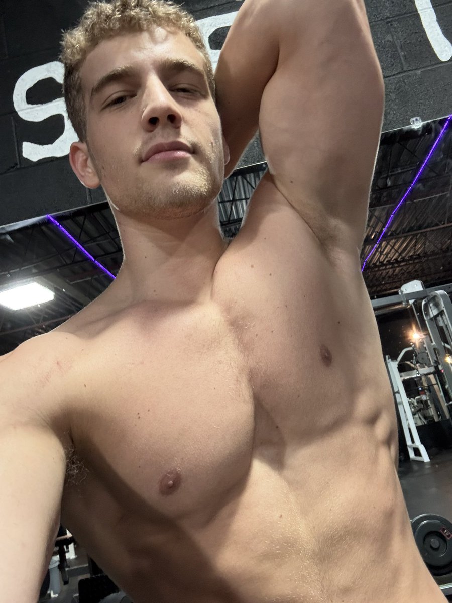 alphaRa0's tweet photo. Nothings better than my sweaty pits to start  your day. https://t.co/djGHmqE2jd
