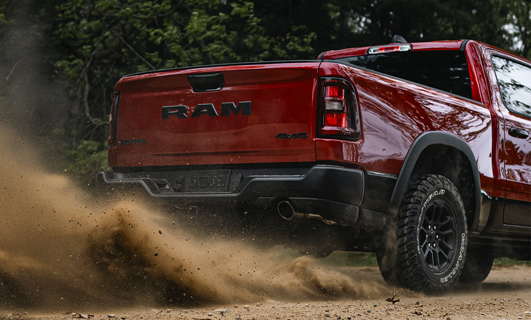 RamTrucksCanada's tweet photo. People thought it was dead, but legends never die. Reintroducing the engine design that started it all—the HEMI® V8.

Learn more here 🔗
https://t.co/V7Yj3o39QI https://t.co/CxBaZmF7Eh