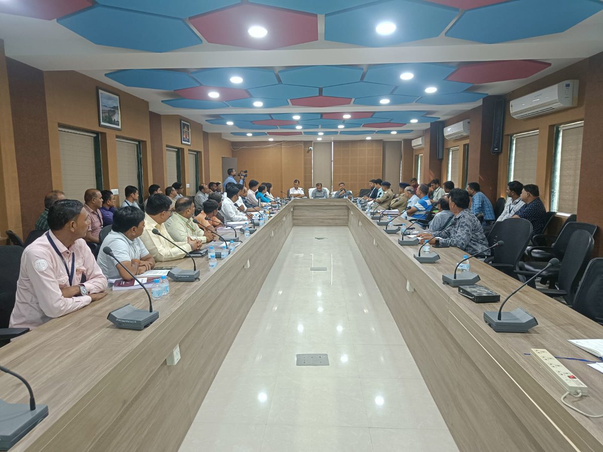 24-કડી (અ.જા) વિધાનસભા પેટા ચૂંટણી અન્વયે માન. જનરલ ઓબ્ઝર્વરશ્રી, પોલીસ ઓબ્ઝર્વરશ્રી, ખર્ચ ઓબ્ઝર્વરશ્રી તથા જિલ્લા ચૂંટણી અધિકારીશ્રીની ઉપસ્થિતિમાં ચૂંટણીમાં ઉમેદવારી કરનાર હરીફ ઉમેદવારશ્રીઓ તથા તેમના ખર્ચ એજન્ટશ્રીઓને ચૂંટણી ખર્ચ અંગે નિભાવવાના થતા હિસાબો તથા રજીસ્ટરો બાબતે