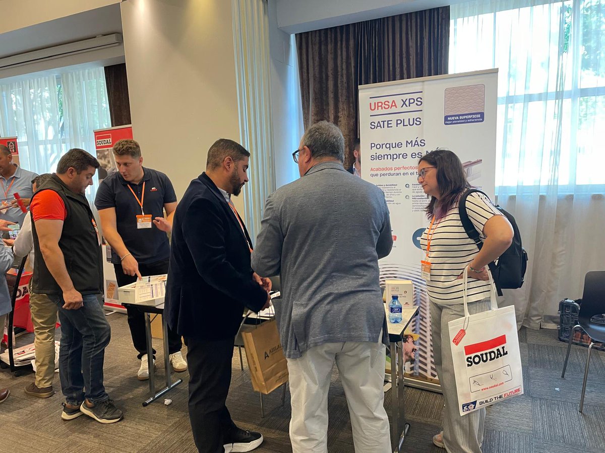 URSAiberica's tweet image. Hoy estamos en el 5º Congreso de #Instaladores de #Aislamiento de #AISLA con un stand en el que estamos mostrando nuestro novedad más reciente #URSAXPSSATEPLUS. Muy interesantes las jornadas y muchas oportunidades de intercambiar opiniones y experiencias. Gracias @asociacionaisla