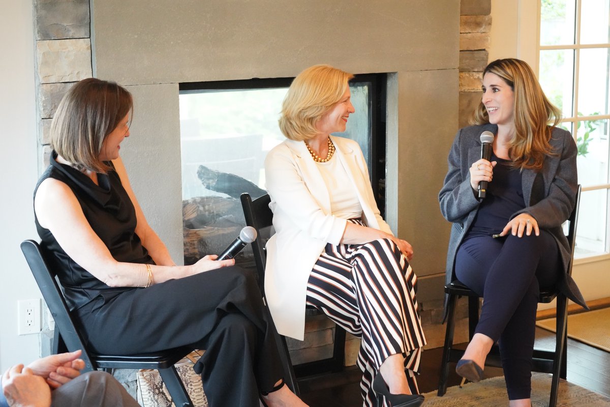 MexicoProgram's tweet image. 🔵 @RebeccaBillChav hosted an engaging reception, giving the Mexico Program’s Advisory Council a platform to further discuss today's most pressing issues
🇲🇽🇺🇸We are honored to have welcomed Katherine Dueholm from @StateDept for such a critical conversation on #USMexicoRelations