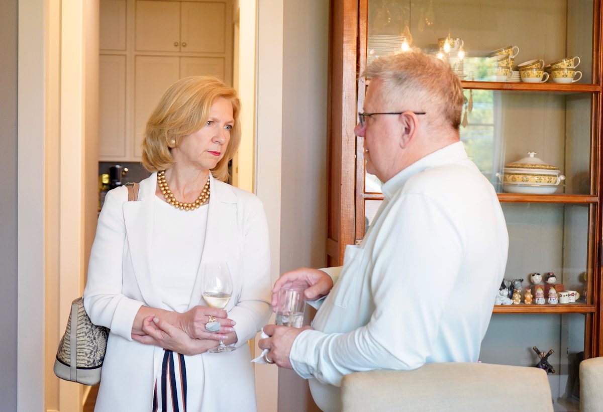 MexicoProgram's tweet image. 🔵 @RebeccaBillChav hosted an engaging reception, giving the Mexico Program’s Advisory Council a platform to further discuss today's most pressing issues
🇲🇽🇺🇸We are honored to have welcomed Katherine Dueholm from @StateDept for such a critical conversation on #USMexicoRelations