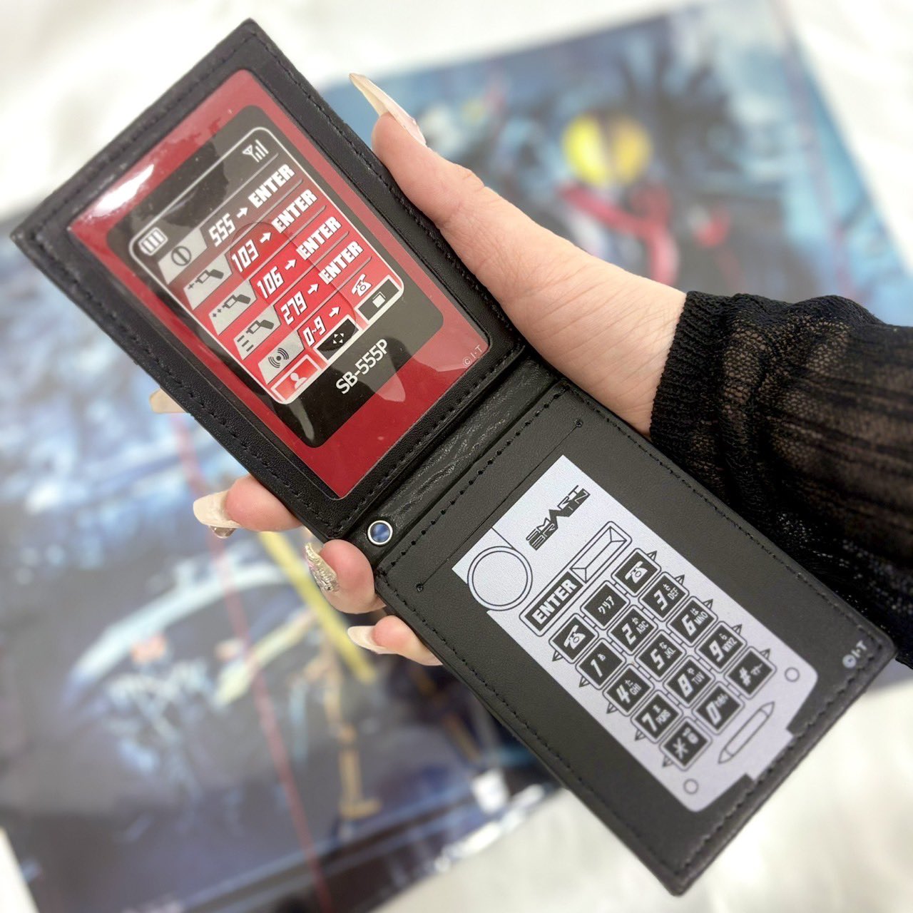 仮面ライダーファイズ　ファイズフォンパスケース&メタルピンバッジセット 仮面ライダーストア on X: 