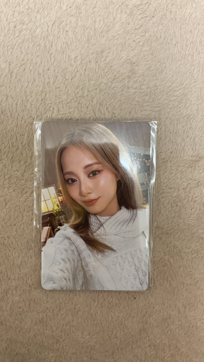pal8_8's tweet photo. TWICE トレカ　交換　グッズ特典
【譲】ツウィ

【求】チェ��ン同種

同種、同日発送、硬質ケース、防水対策、発送時投函動画または領収書ご提示可能な方リプ、DMよろしくお願いします🙇‍♀️💞

twiceトレカ交換　ナヨン　ジョンヨン　モモ　サナ　ジヒョ　ミナ　ダヒョン　チェヨン　ツウィ https://t.co/HRHgHJoTAO