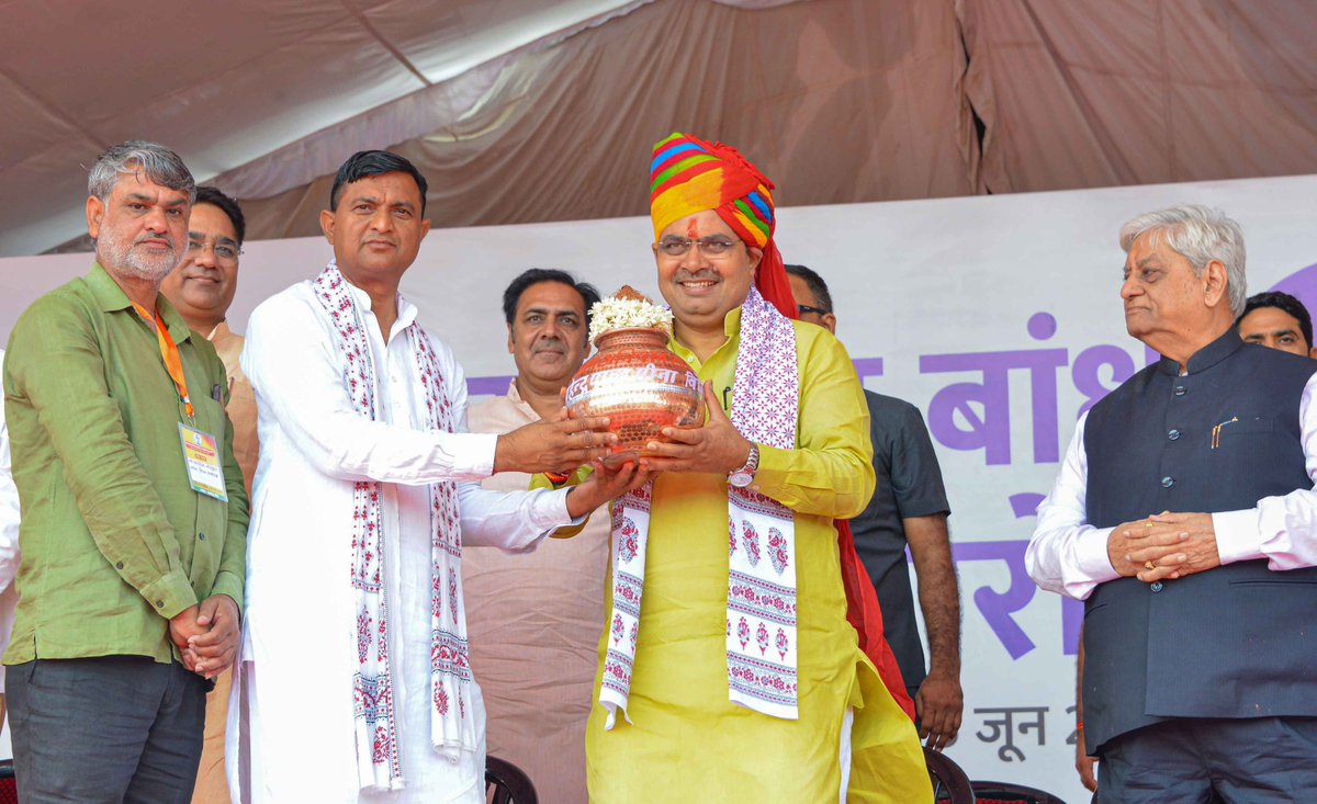 Leading Rajasthan tweet media
