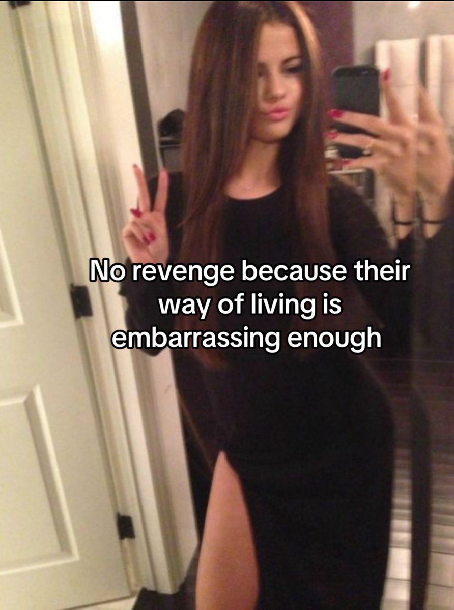rory (@selsdollz) on Twitter photo 