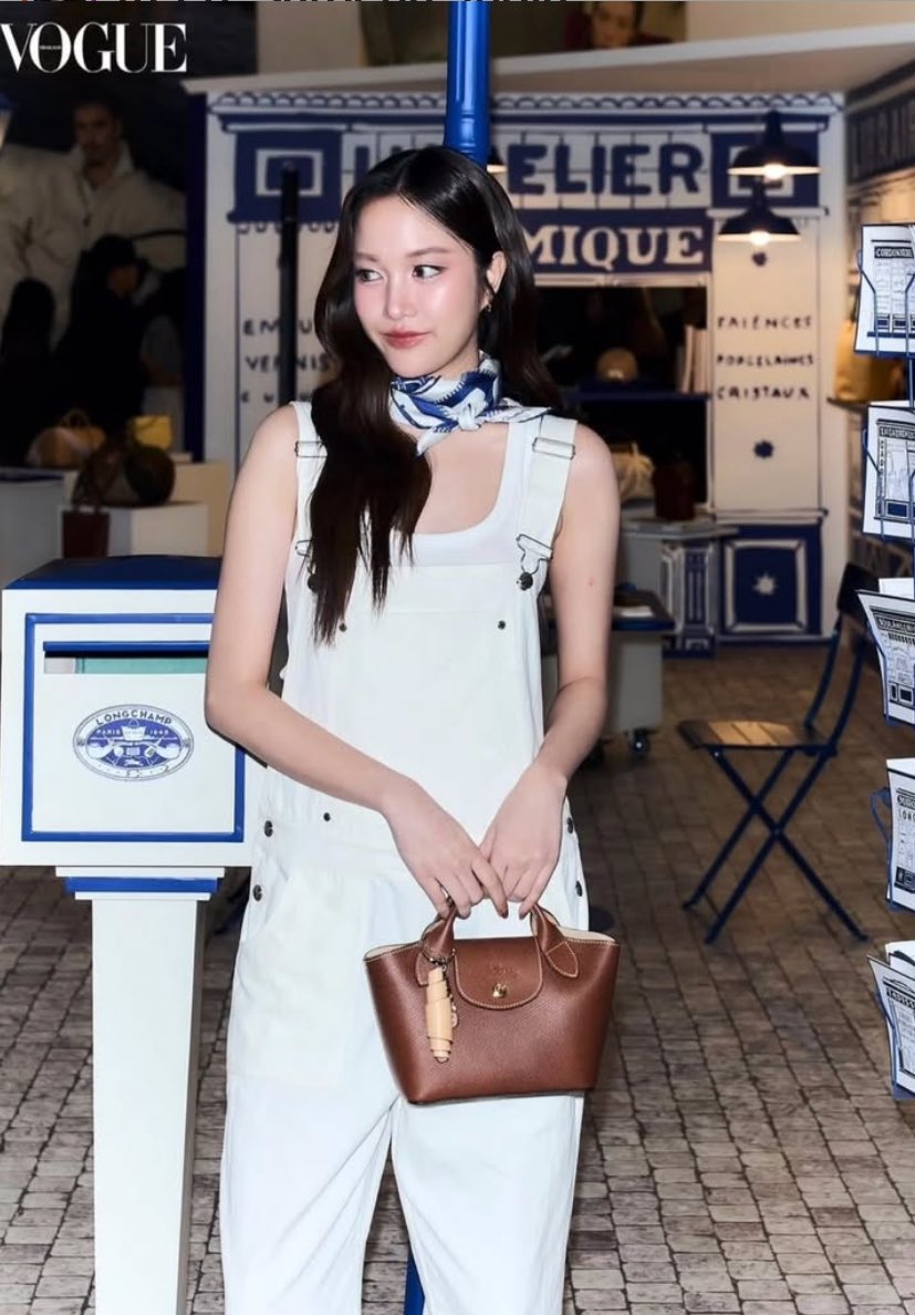 DominguezR6333's tweet photo. @iconsiam @freenfanclub_ She  has a presence that speaks for itself—elegant, confident, and real. 👜😉

#LongchampxConstantin
#LongchampParisianArtisans
#LongchampParisianxFreen
#srchafreen #GIRLFREEN
#CONSIAM https://t.co/A7bL6vPGIL