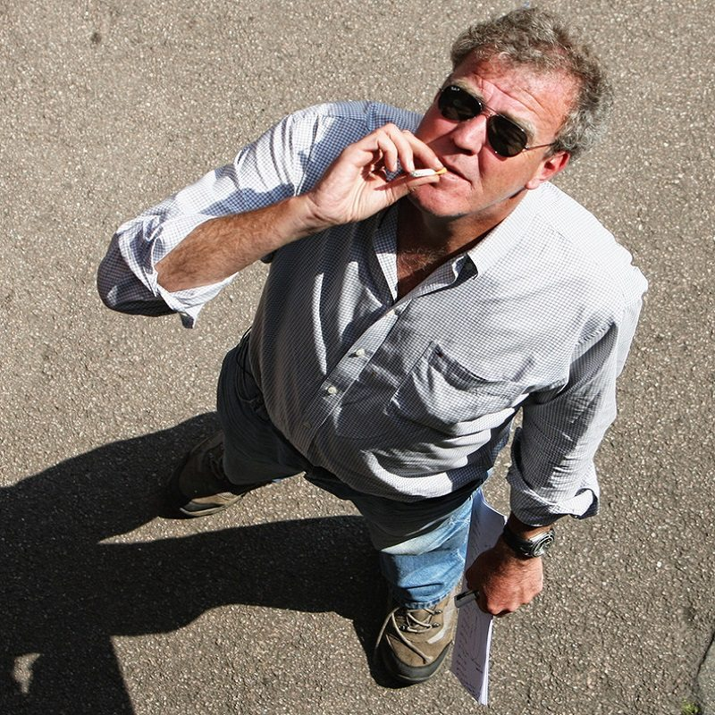 Le dio un puñetazo a un productor.

Perdió su trabajo, su programa, y casi su carrera.

Pero Amazon le escribió un cheque por $260 millones.

Y nació The Grand Tour: la revancha más épica de la TV.👇