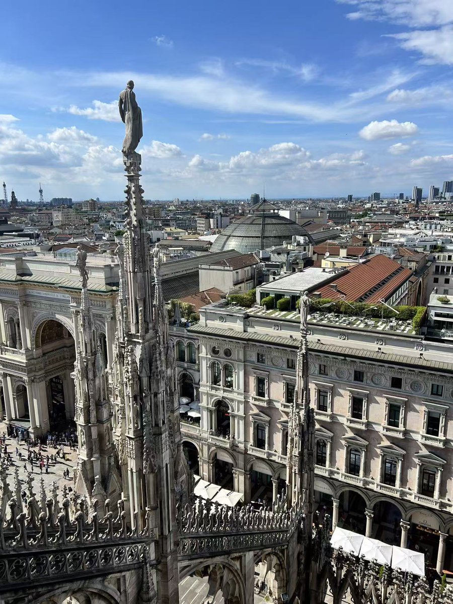 XikunHan's tweet photo. At the European Society of Human Genetics (ESHG 2025) held in Milan, I presented our latest research progress: leveraging complex disease genetics and evolutionary genomics to investigate the genetic circuits of complex diseases and putative therapeutic targets. 🌹🌹🌹 https://t.co/X3ZojY2Mx9