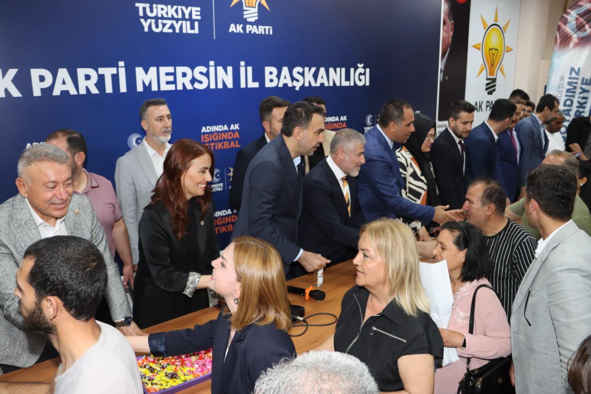 📌 AK Parti Mersin İl Başkanlığı

✅Bayramlaşma Programı 

Önceki Dönem Hazine ve Maliye Bakanımız Sayın Nureddin Nebati, Mersin Milletvekillerimiz Sayın Ali Kıratlı ve Sayın Havva Sibel Söylemez, Önceki Dönem Milletvekilimiz Sayın Hacı Özkan, İl Kadın Kolları Başkanımız Sayın