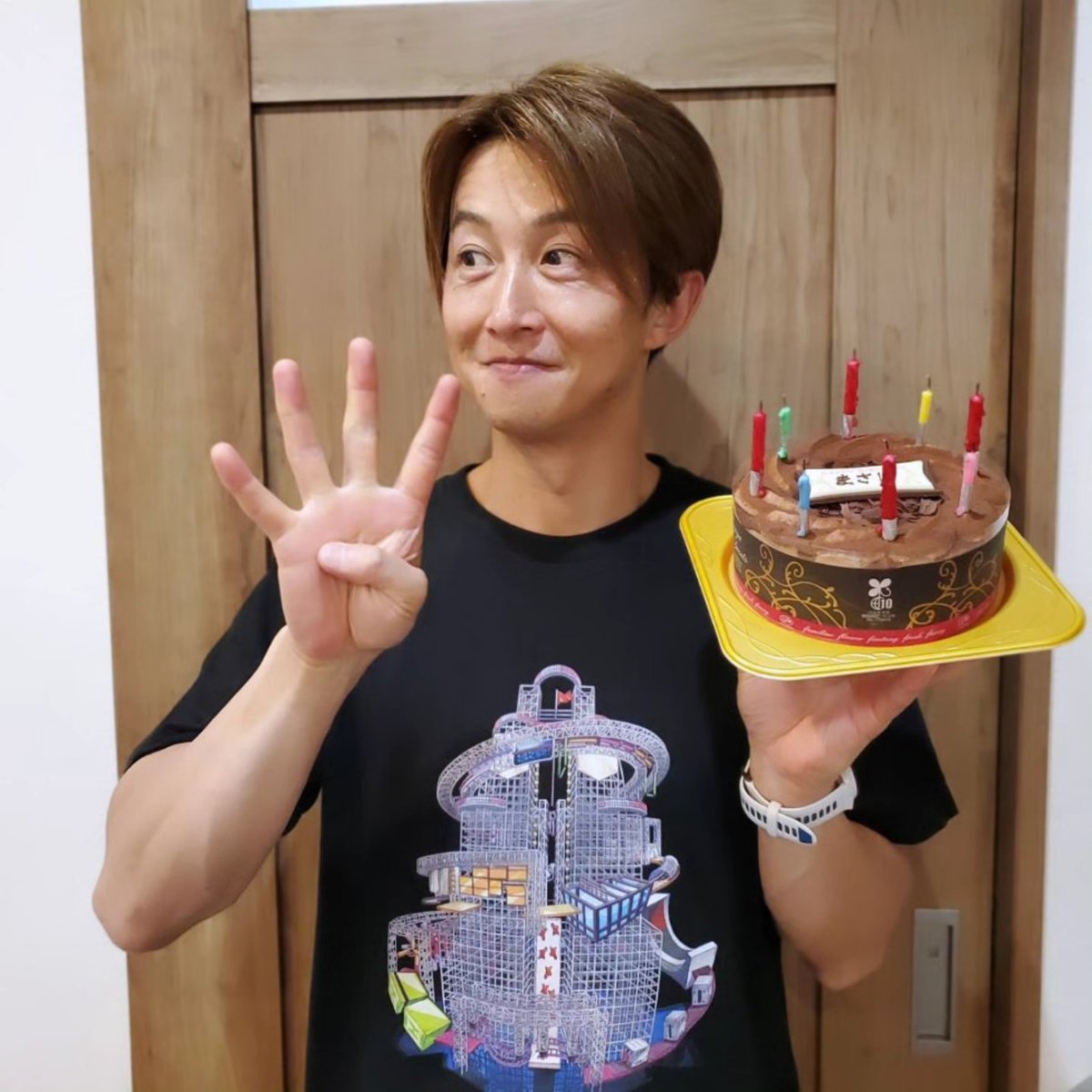 44歳になりました～🎂✨
たくさんの方々からお祝いしていただき本当に幸せ者です🙇✨
いつもありがとうございます🙏✨