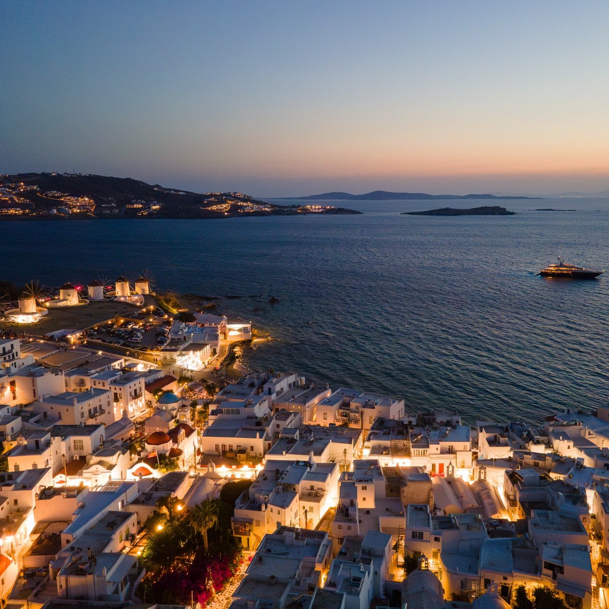 AnemosTours's tweet image. An evening in the Greek islands, golden sunsets, a seaside table, and a dinner crafted just for you, where every bite tastes like paradise. 🇬🇷🍷

#GreekIslands #SeasideDining #UnforgettableEvenings