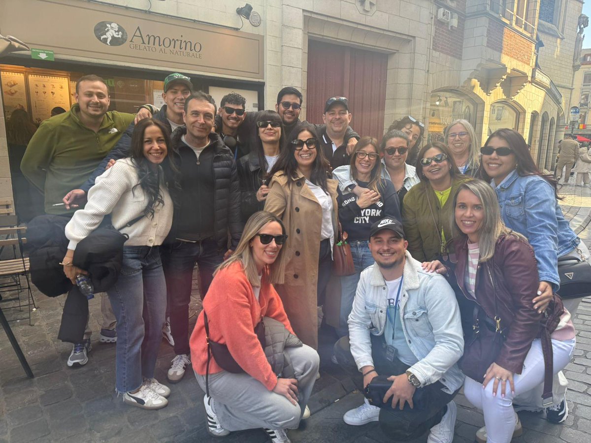 RedChainGrupo's tweet photo. Además de trabajar duro también hay que divertirse… y esto es lo que han hecho nuestros comerciales, ganadores del incentivo Samsung Q4
Recientemente han tenido la oportunidad de disfrutar de un fin de semana en Bruselas.
#RedChain #Incentivo #EquipoComercial #Bruselas #Vodafone https://t.co/OTRaFpJPYB