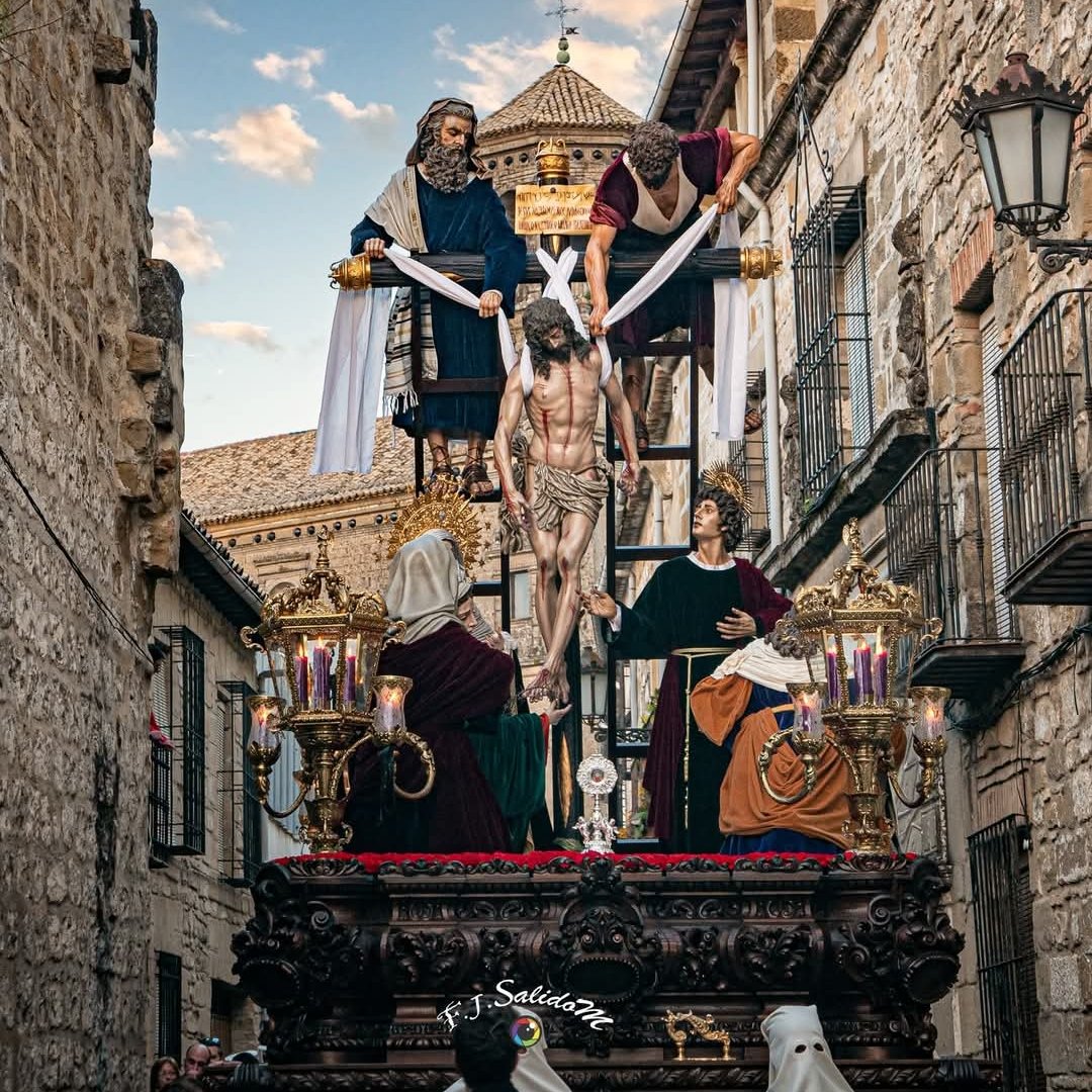 𝐂𝐨𝐦𝐮𝐧𝐢𝐜𝐚𝐝𝐨 𝐎𝐟𝐢𝐜𝐢𝐚𝐥| Viernes Santo

Acuerdo con la Franciscana Cofradía del Santísimo Cristo del Descendimiento y María Santísima en su Quinta Angustia para los próximos 3 años. <a href="/3MariasBaeza/">DescendimientoBaeza</a>

#PorSiempreRosario
#LaMúsicaDeBaeza