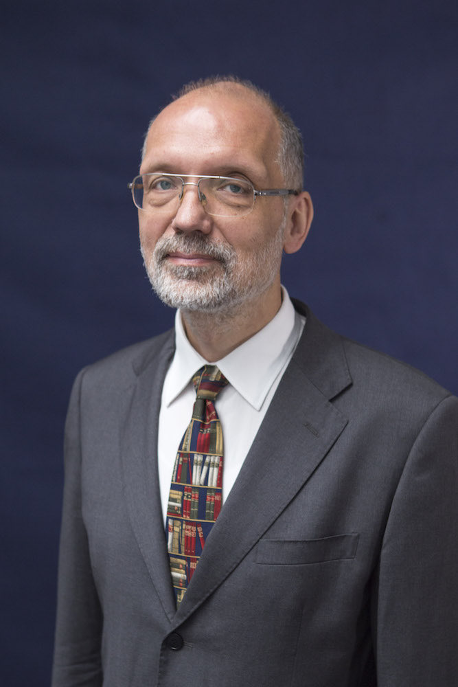 To jest twarz tej zacofanej, niewykształconej, gorszej Polski z ciemnogrodu. To on poparł dr Karola Nawrockiego. 

Człowiek bez dorobku - Kawaler Orderu Orla Białego, profesor Andrzej Nowak. 

Jako visiting professor prowadził zajęcia i badania na wielu renomowanych