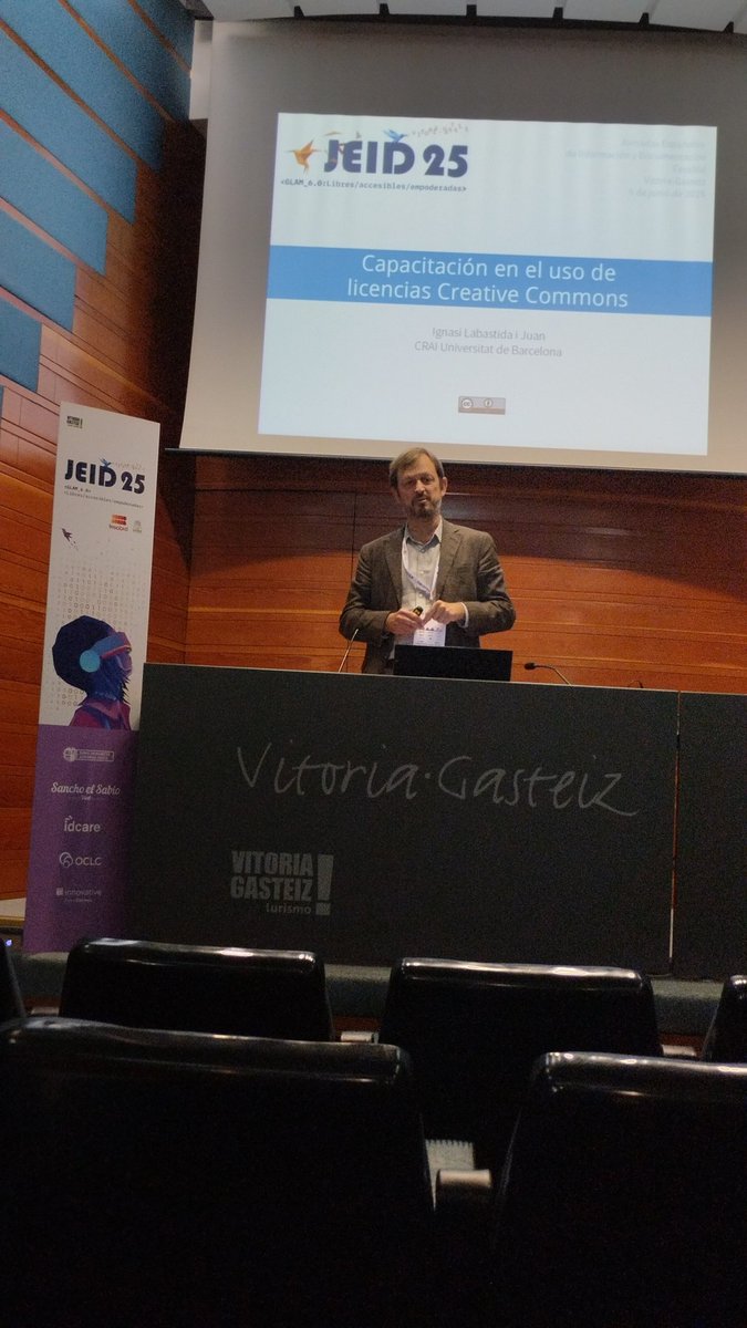 ⌚Cuatro de la tarde, hora de sobremesa💤, pero no, nada de café y sofá, toca taller de Capacitación en el uso de las licencias Creative Commons, con <a href="/ignasi/">Ignasi Labastida</a> en #Jeid25 <a href="/fesabid/">FESABID</a>