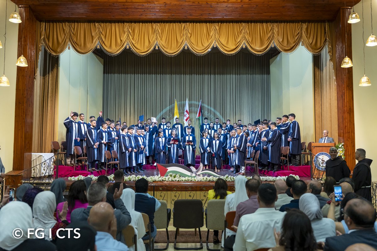 custodiaTS's tweet image. On June 2, the Terra Santa College in Bethlehem celebrated graduation's day. Fr. Ibrahim Faltas, Vicar of the Custody of the Holy Land, awarded the diplomas together with Fr. George Haddad, the school’s principal, in front of a filled hall.
