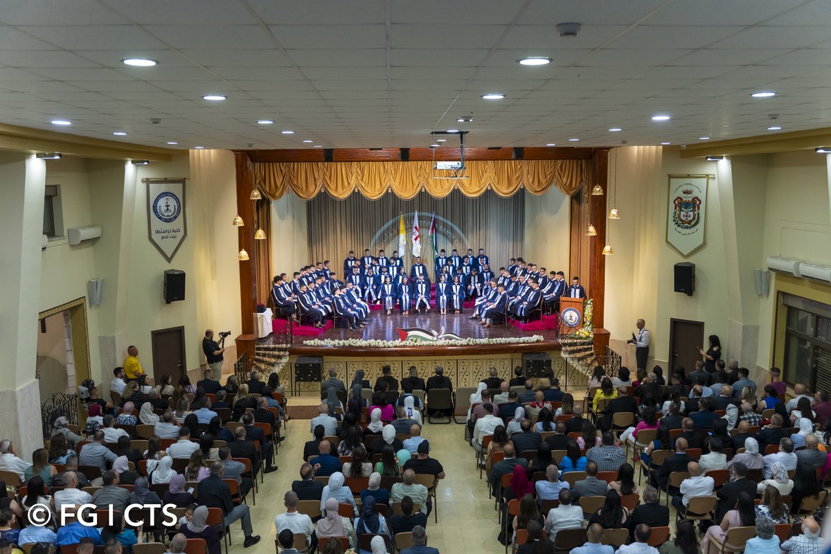 custodiaTS's tweet image. On June 2, the Terra Santa College in Bethlehem celebrated graduation's day. Fr. Ibrahim Faltas, Vicar of the Custody of the Holy Land, awarded the diplomas together with Fr. George Haddad, the school’s principal, in front of a filled hall.