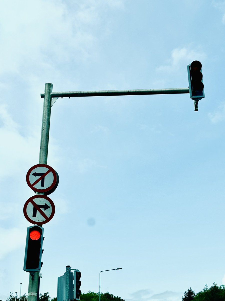 🚦 Ever felt like you're stuck at a red 
  signal?

You can’t go left. 
Can’t go right.
Can't move forward either.

But sometimes, the smartest move is to pause.

⚠️Wait for the dust to settle.
      Wait for the right time.
      Wait for the green light.
#BreathingInTheMoment