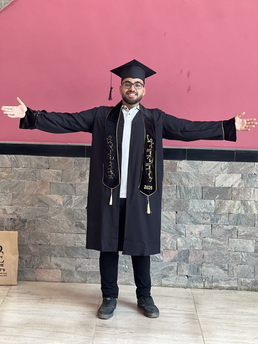 ElshawadfyKarim's tweet photo. Finally graduated 🥳🎓❤️ https://t.co/90wzuiaeeM