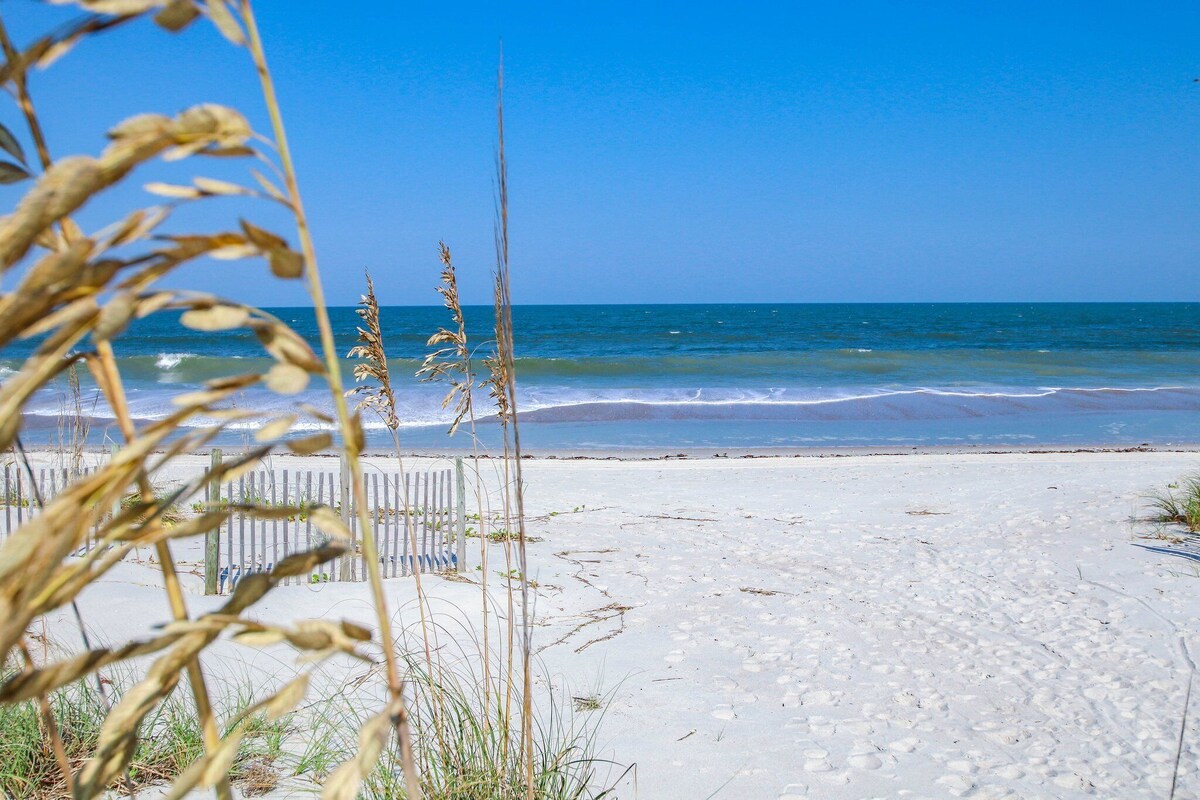 AmeliaPrimeRent's tweet photo. Check out the #luxury #vacation #condo #rentals in #Amelia #Island #Florida. We only deal in #luxuries and have a professional staff that will take care of all your needs and desires during vacation.
https://t.co/6JsjmYatTI
#AmeliaPrimeCondos #LakeViewLiving #LuxuryLiving https://t.co/bXVK1XtYr6