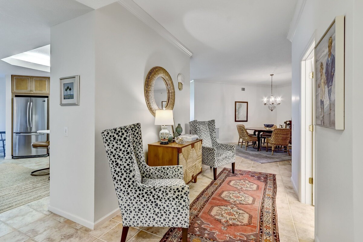 AmeliaPrimeRent's tweet photo. Check out the #luxury #vacation #condo #rentals in #Amelia #Island #Florida. We only deal in #luxuries and have a professional staff that will take care of all your needs and desires during vacation.
https://t.co/6JsjmYatTI
#AmeliaPrimeCondos #LakeViewLiving #LuxuryLiving https://t.co/bXVK1XtYr6