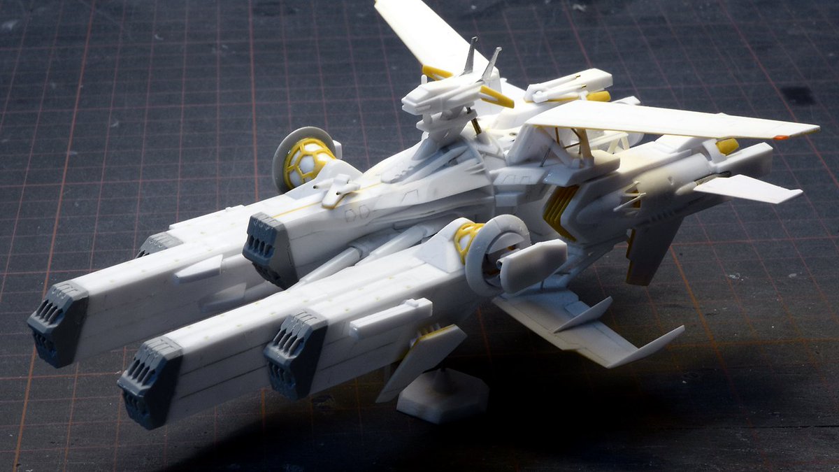 Sparrow_S_A's tweet image. 「機動戦士Gundam GQuuuuuuX」の強襲揚陸艦ソドン。
1/2000スケール、プラ板工作によるフルスクラッチビルドで、箱組み/積層からの削り出しその他の基本的な工法のみ用いてある。
サフ前の状態なので、工作がどんな感じなのか判ると思います。