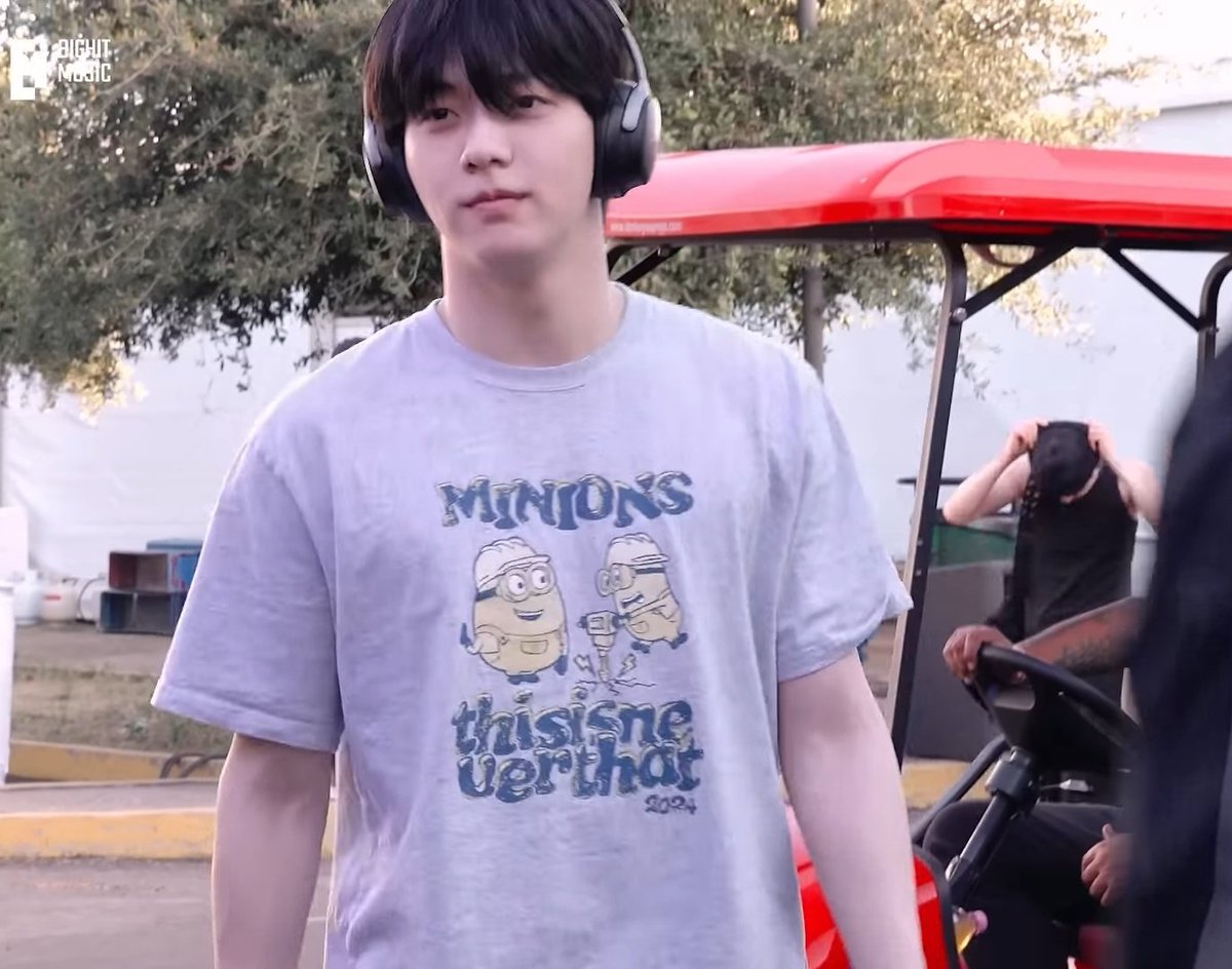 Rlo_Eungi's tweet photo. Esto fue en México entonces??? O a Soobin le gusta mucho su playera de los mi Minios jakakqkkw https://t.co/LFV0QMZgfn