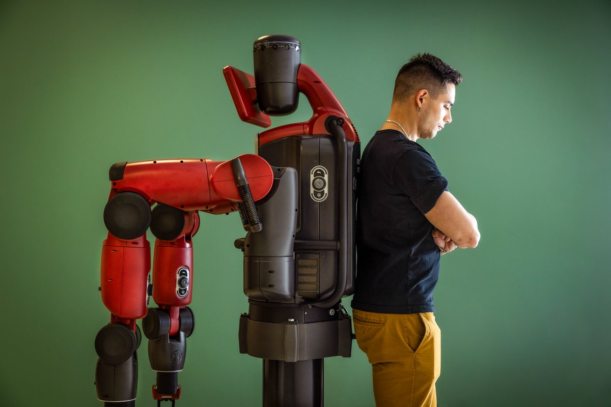Meet Andres Rosero, a 4th-year PhD candidate at GMU studying how we perceive robots in morally complex situations. At the ALPHAS Lab, he’s designing better human-robot interactions to build trust and teamwork. 🤖✨ #gmu #gmugraduatedivision
📸: Ron Aira