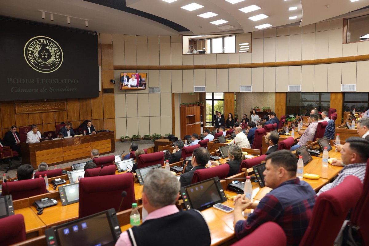 Se inició la reunión encabezada por la Comisión de  Seguimiento y Control del Contrabando de Productos Frutihortícolas e Industrializados, que preside <a href="/CSorokaB/">Colym Soroka Benítez</a> con acompañamiento de <a href="/PakoLedesma/">Jose Ledesma</a> y <a href="/OviedoSenador/">José Oviedo</a>

Asisten representantes de diversas instituciones del estado y