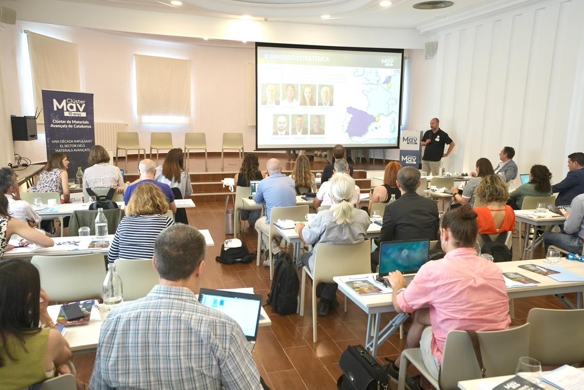 Clúster MAV tweet media