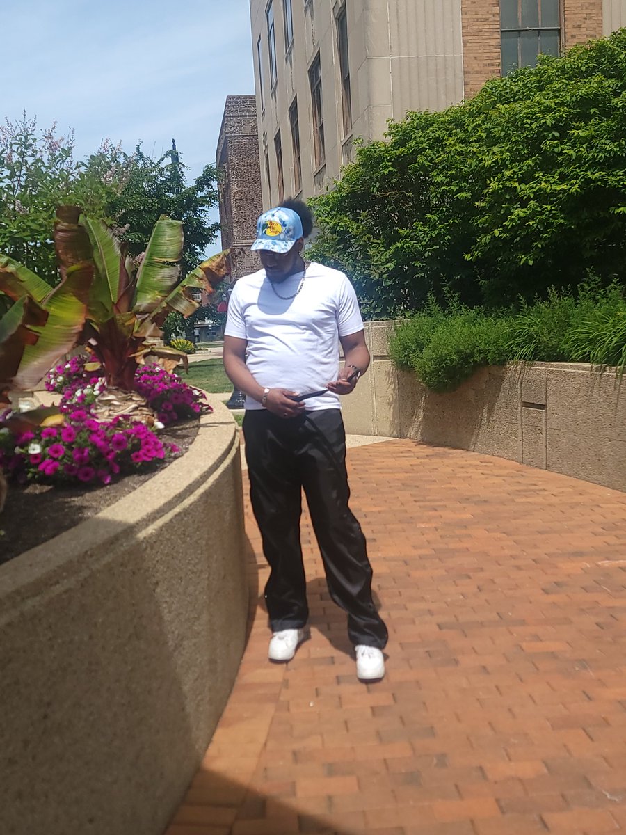 thatguy2tall's tweet photo. You look good babyyy! https://t.co/iFSnVYwas1