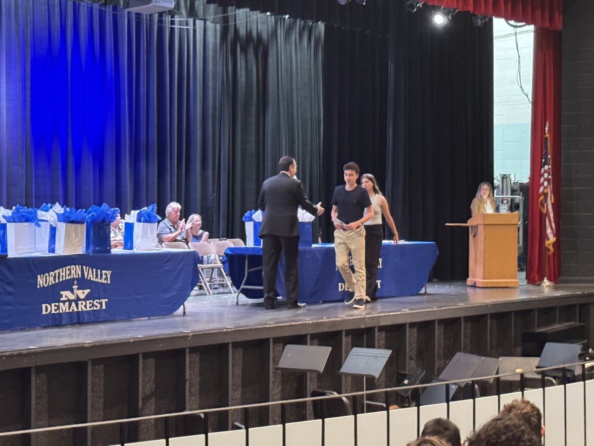 Congratulations to the Senior Award recipients at NVD! Thank you to our presenters for their kindness and generosity!
#nvdpride, #nvpride