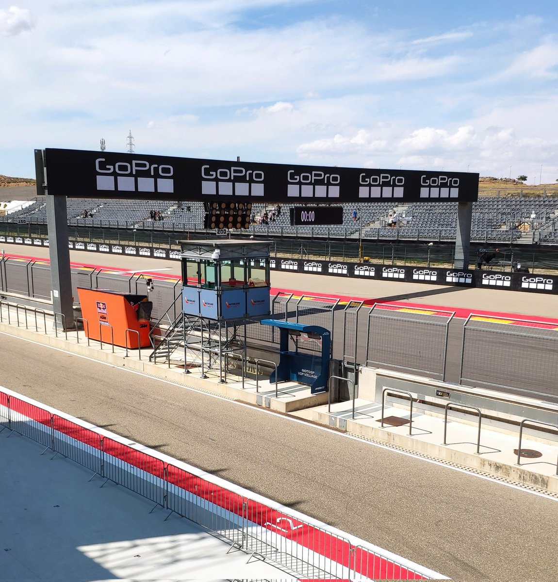 Dinópolis Teruel (@dinopolisteruel) on Twitter photo HOY RUGIMOS desde...😏🦖🙌
¡Atentos a nuestras RRSS!
¡Grrrrandes nuestros amiguicos de <a href="/AragonMotorLand/">MotorLand Aragón</a> ! ¡Qué maravilla! ¡Enhorabuena! 😉
#AragónGP #Dinópolis HOY RUGIMOS desde...😏🦖🙌
¡Atentos a nuestras RRSS!
¡Grrrrandes nuestros amiguicos de <a href="/AragonMotorLand/">MotorLand Aragón</a> ! ¡Qué maravilla! ¡Enhorabuena! 😉
#AragónGP #Dinópolis