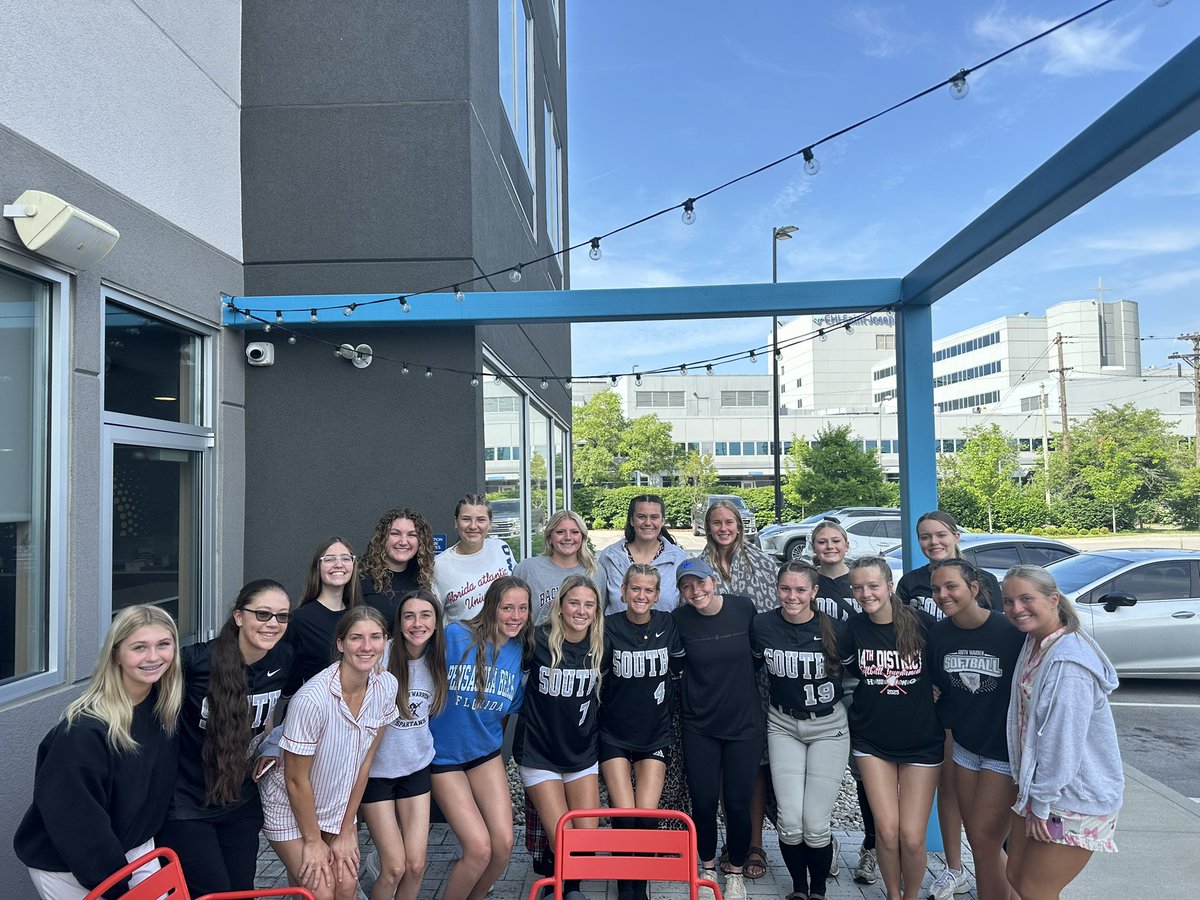 SWSoftball's tweet image. Thank you @jacibabbs with UK’s FCA for speaking with our team this morning as we prepare to play today.
Rightly ordered loves lead rightly ordered loves. 🖤🩶