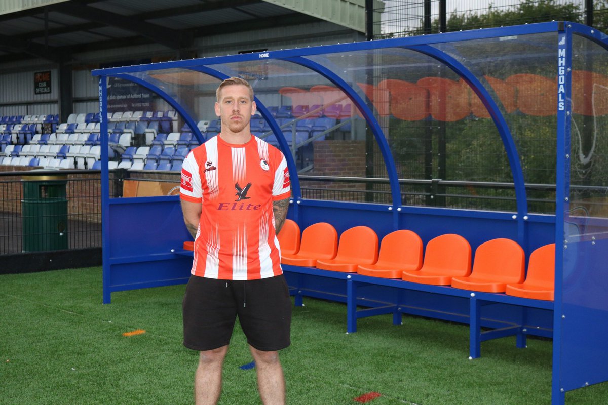 ashfordtownmx's tweet photo. Taking in his new surroundings ๐ ๐
#WelcomeElliott #UTA https://t.co/DsS9Uuture
