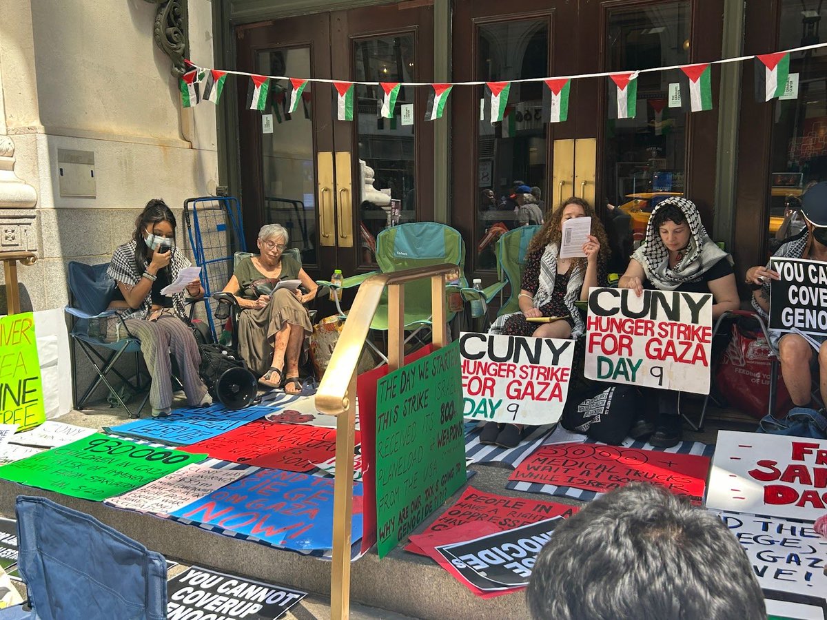 Yesterday marked Day 9 of the CUNY Hunger Strike for Gaza — as the US -zionist genocide in Gaza continues to escalate, students, workers &amp; community members continued to gather at the steps of the GC for another day of public education, solidarity, &amp; resistance
#CUNYDivest 
A 🧵