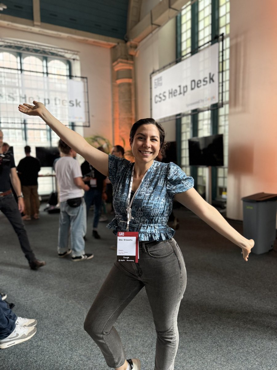 Una's tweet image. Hi guess what!
I made the shirt I’m wearing today at CSS Day out of fabric I bought last year at #CSSDay 😊 It’s a print of the Amsterdam canal houses!