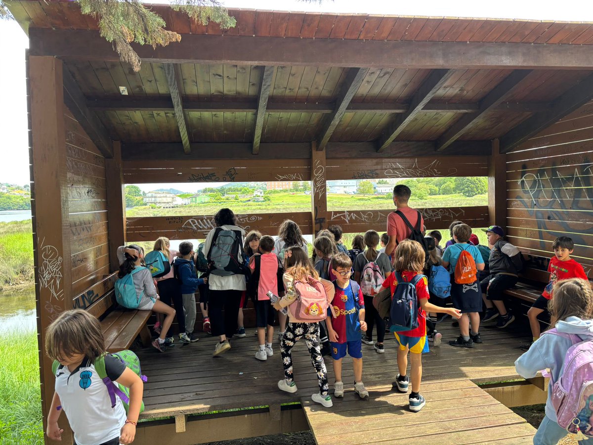 Mañá de disfrute e creatividade para os grupos de 1* e 2*!
Visitamos o Complexo Cultural Regal Xunqueira no que vimos a exposición e fixemos a nosa propia peza de cerámica 😊😊😊

#coledegaldo #ceipsantarita #aprendendoxuntos #FalamosGalego #engalego