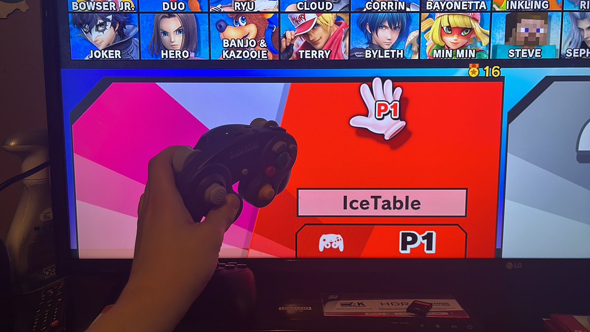 LittleMacMainKO's tweet image. The Official Nintendo Switch Online GameCube Controller is registered as a regular GameCube controller for Smash Ultimate, meaning you won’t be able to use the very small ZL button on the top while playing Ult